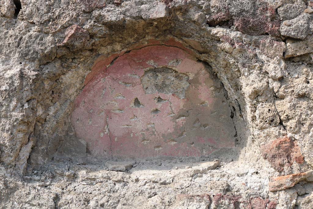 VI.6.2 Pompeii. December 2018. Niche in west wall of shop. Photo courtesy of Aude Durand.
According to Boyce, on the west wall was an arched niche, called by Fiorelli la nicchia dei Penati.
See Boyce G. K., 1937. Corpus of the Lararia of Pompeii. Rome: MAAR 14. (p. 47, no. 157). 
See Pappalardo, U., 2001. La Descrizione di Pompei per Giuseppe Fiorelli (1875). Napoli: Massa Editore. (p. 55).