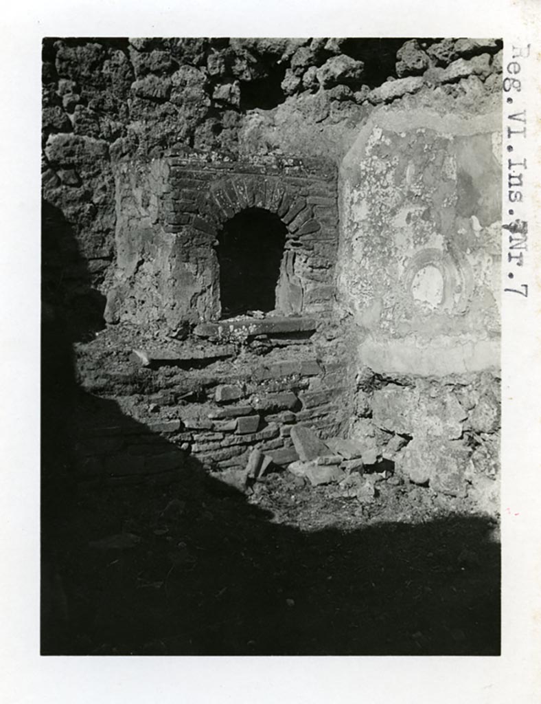 VI.7.7 Pompeii. Pre-1937-39. 
Kitchen, with bench and oven against the west wall, and remains of lararium painting on north wall.
Photo courtesy of American Academy in Rome, Photographic Archive. Warsher collection no. 1589.