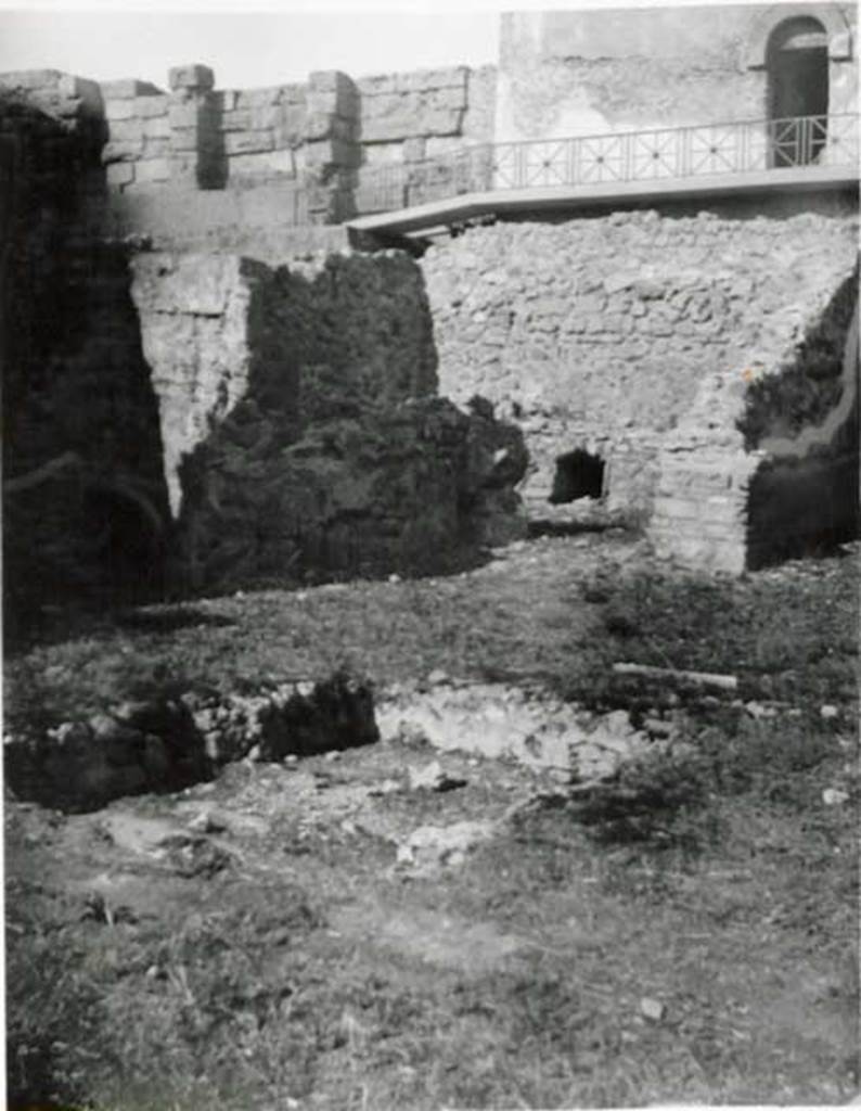 VI.9.1 Pompeii. Looking north-west across atrium towards storeroom, on left, and kitchen, in centre.  According to Warscher, one could see the impluvium in the atrium and the piece of marble that remained as proof that it was once covered with marble. To the right of the oven was the wall that separated the kitchen from the atrium, and was also the west wall of room she called “ala K”
See Warscher, T, 1938: Codex Topographicus Pompejanus, Regio VI, insula 9: Pars prima, (no.15), Rome, DAIR, whose copyright it remains.