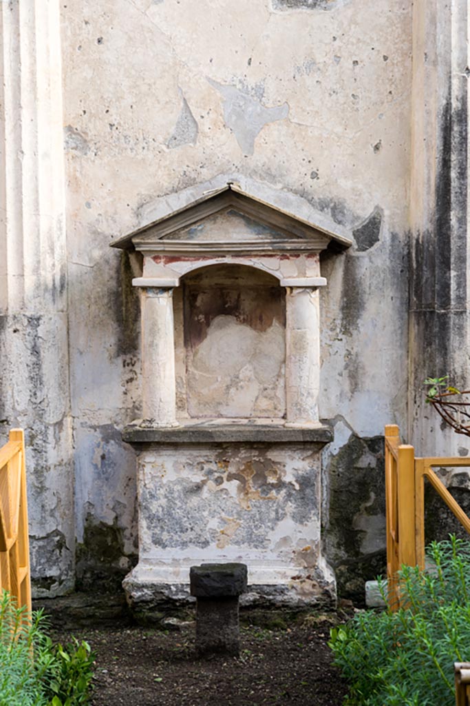VI.9.6 Pompeii. January 2023. 
Room 17, aedicula lararium against east wall of garden area with altar. Photo courtesy of Johannes Eber.