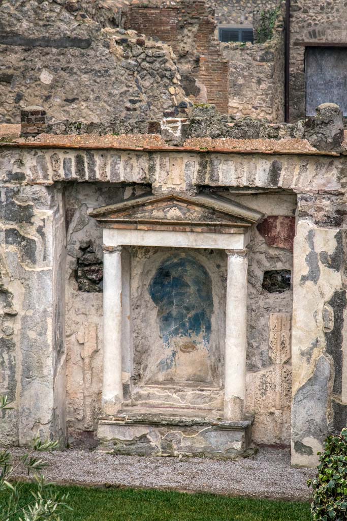 VI.10.7 Pompeii. January 2019. 
Room 15, looking towards centre niche on south side of garden area. Photo courtesy of Johannes Eber.