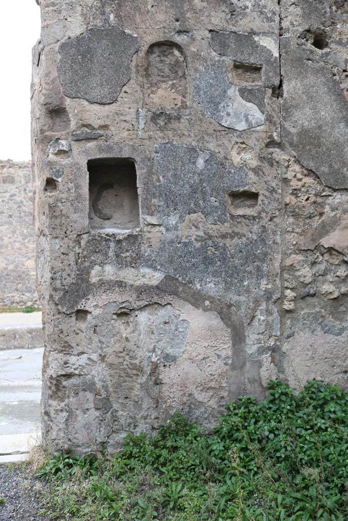 VI.12.6 Pompeii. December 2018. 
Looking towards south wall in south-west corner of shop. Photo courtesy of Aude Durand.