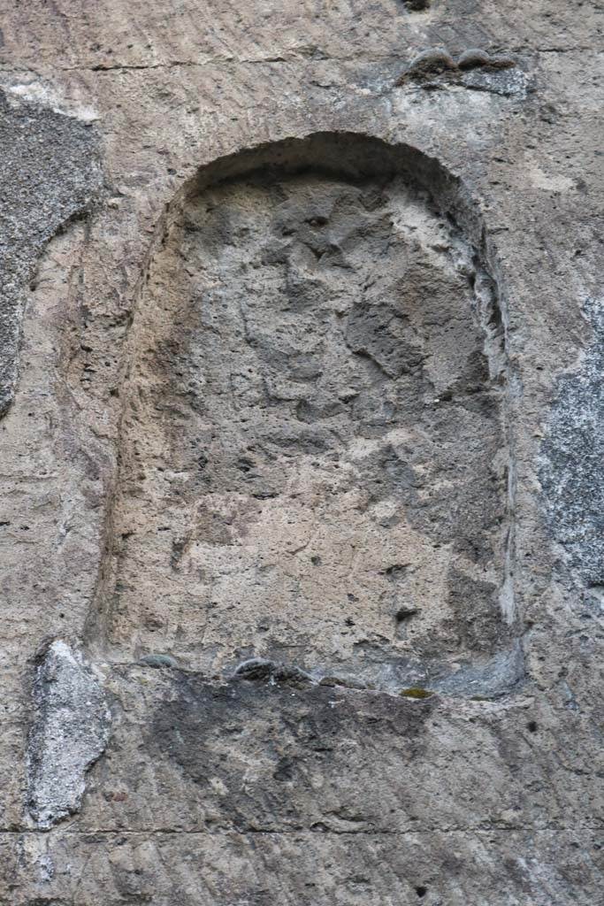 VI.12.6 Pompeii. December 2018. 
Arched niche in upper south wall of shop. Photo courtesy of Aude Durand.