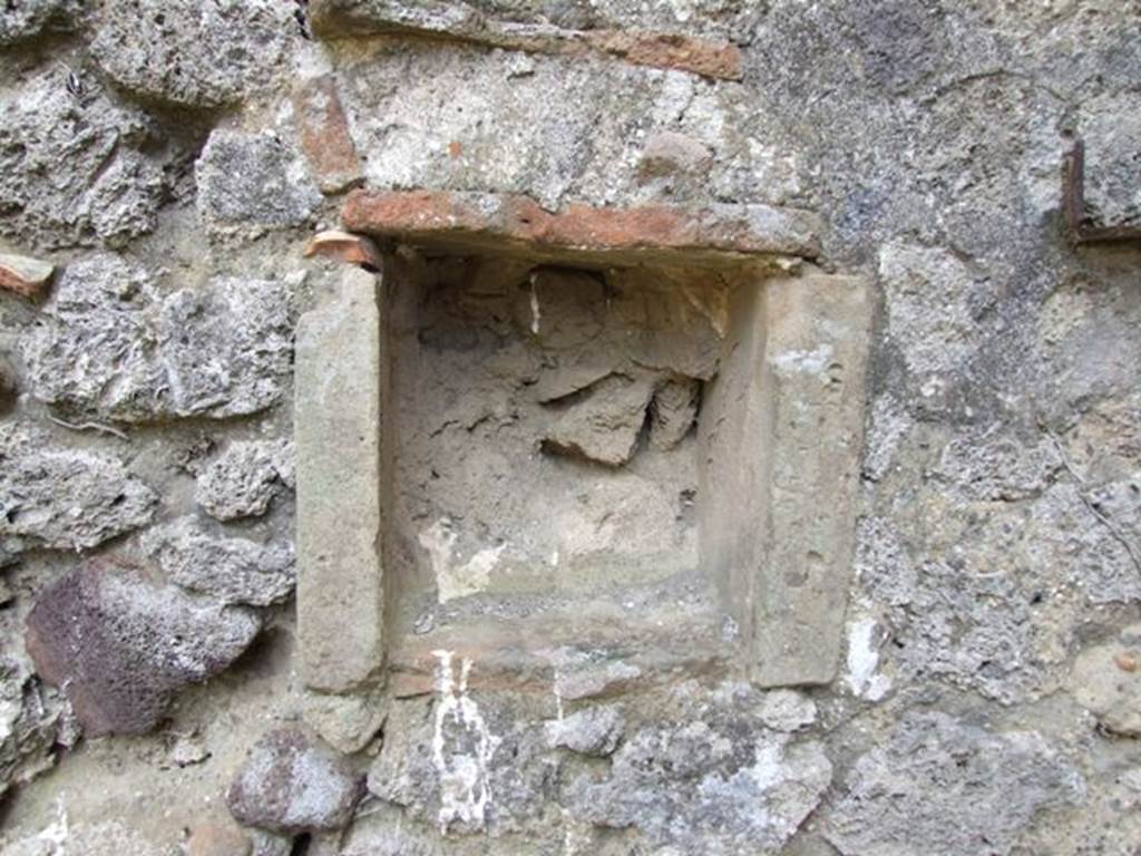 VI.15.6 Pompeii. March 2009. Room 13, kitchen area with niche in east wall.
According to Giacobello, the niche lararium was discovered on the north wall of the kitchen.The kitchen was in an uncovered courtyard, also located there was the latrine. See Giacobello, F., 2008. Larari Pompeiani: Iconografia e culto dei Lari in ambito domestico.  Milano: LED Edizioni. (p.182)