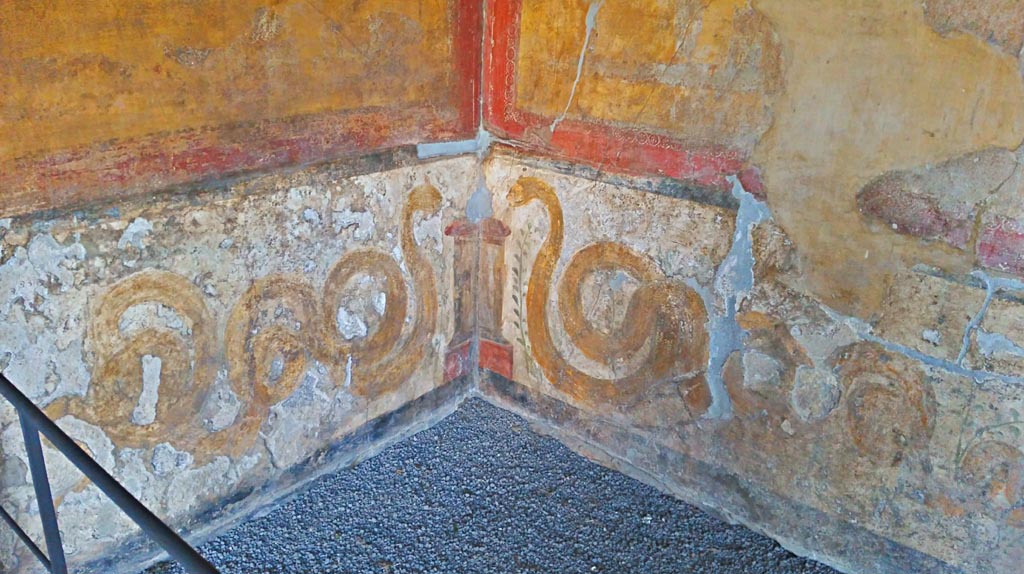 VI.16.7 Pompeii. December 2019. 
Lower painted lararium in south-east corner with two serpents approaching an altar. Photo courtesy of Giuseppe Ciaramella.