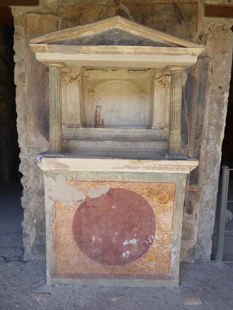 VI.16.7 Pompeii. September 2015. Room F, north portico, looking north towards lararium.
Foto Annette Haug, ERC Grant 681269 DÉCOR.
See Boyce G. K., 1937. Corpus of the Lararia of Pompeii. Rome: MAAR 14. (p.57, no.221).  
See Giacobello, F., 2008. Larari Pompeiani: Iconografia e culto dei Lari in ambito domestico. Milano: LED Edizioni, (p.277 no.V58)