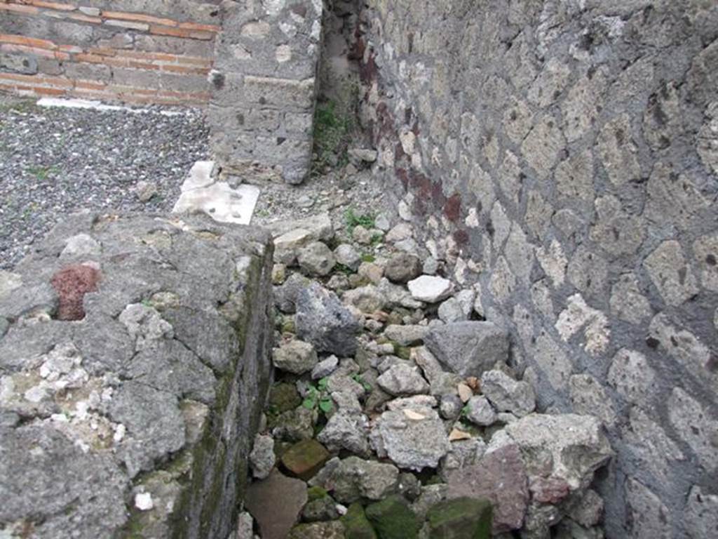 VI.17.10 Pompeii. December 2007.  Remains of sacrarium? or remains of staircase to upper floor?, on north side of entrance. According to Boyce, Fiorelli reported here a shrine, no longer to be seen: “La casa……tiene ai lati della porta un sacrario”.  Fiorelli, Descr., 432.
See Boyce G. K., 1937. Corpus of the Lararia of Pompeii. Rome: MAAR 14. (p.59, no.231) 
See Pappalardo, U., 2001. La Descrizione di Pompei per Giuseppe Fiorelli (1875). Napoli: Massa Editore. (p.159)