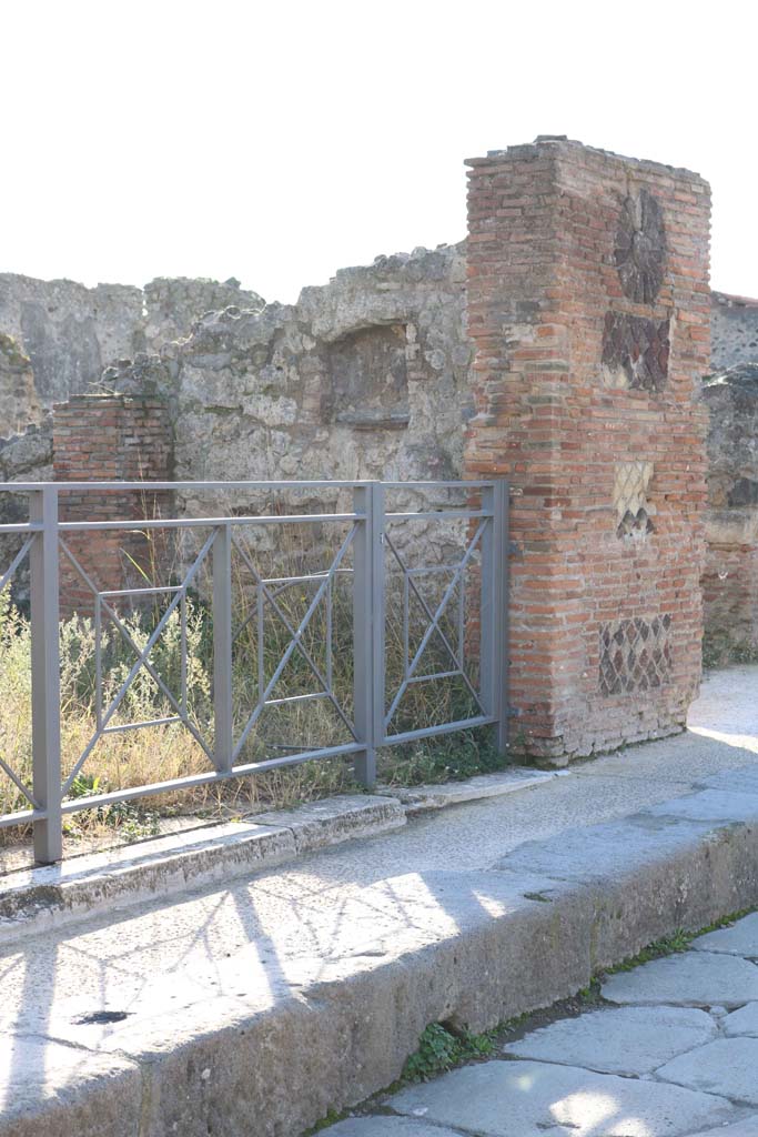 VII.3.8, Pompeii. December 2018. 
Looking towards arched niche in west wall and pilaster between VII.3.8 and VII.3.7.
Photo courtesy of Aude Durand.