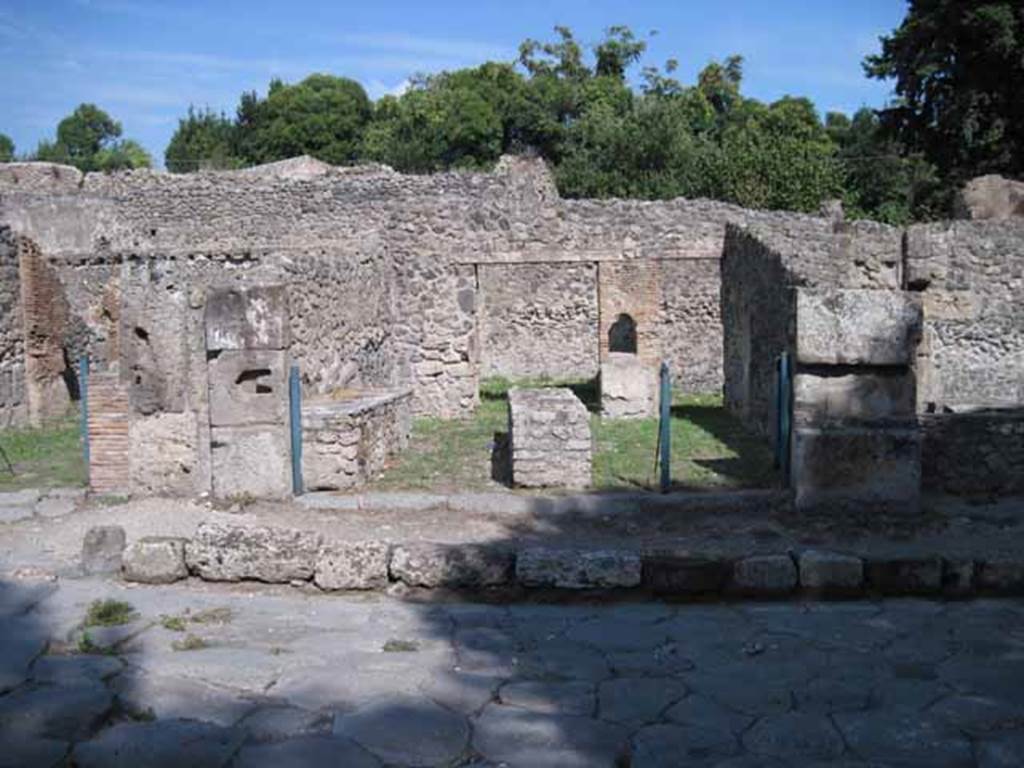 I.1.2 Pompeii. September 2010. Looking east to entrance, from Via Stabiana. Photo courtesy of Drew Baker.