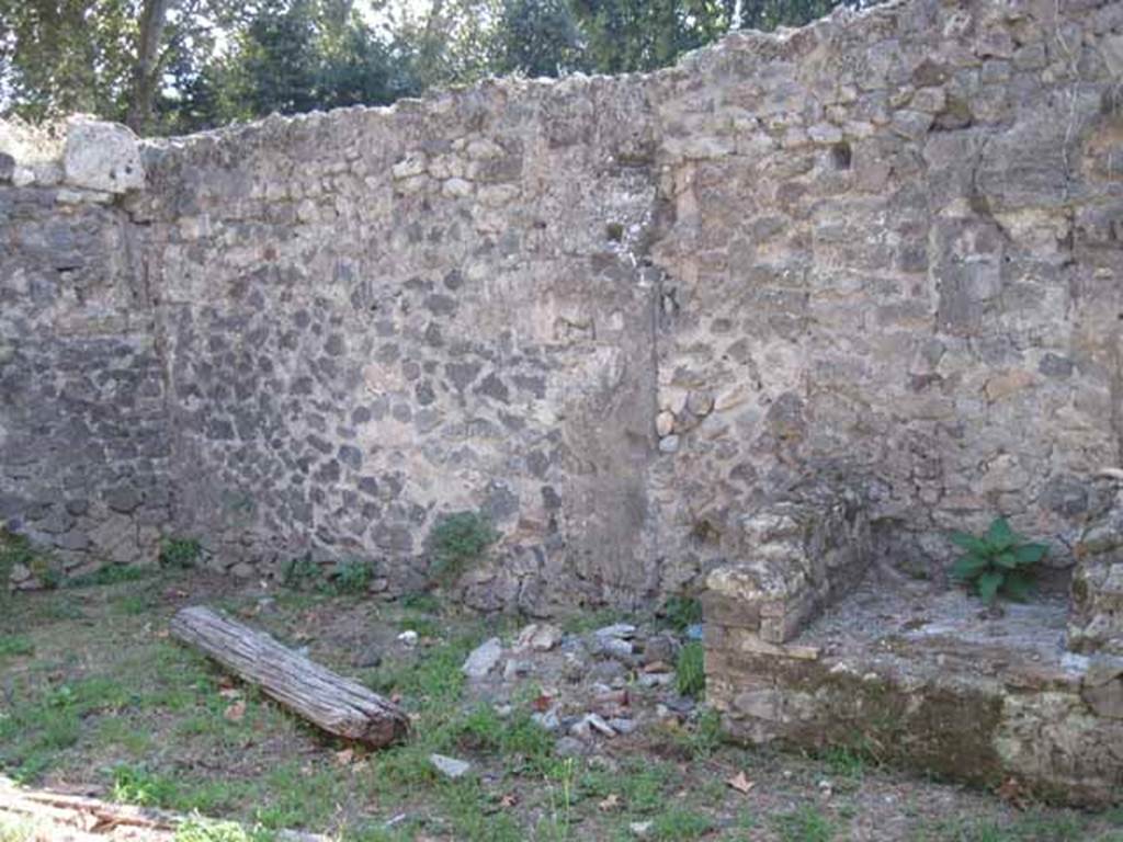 I.1.2 Pompeii. September 2010. West wall and south-west corner of large room. Photo courtesy of Drew Baker.