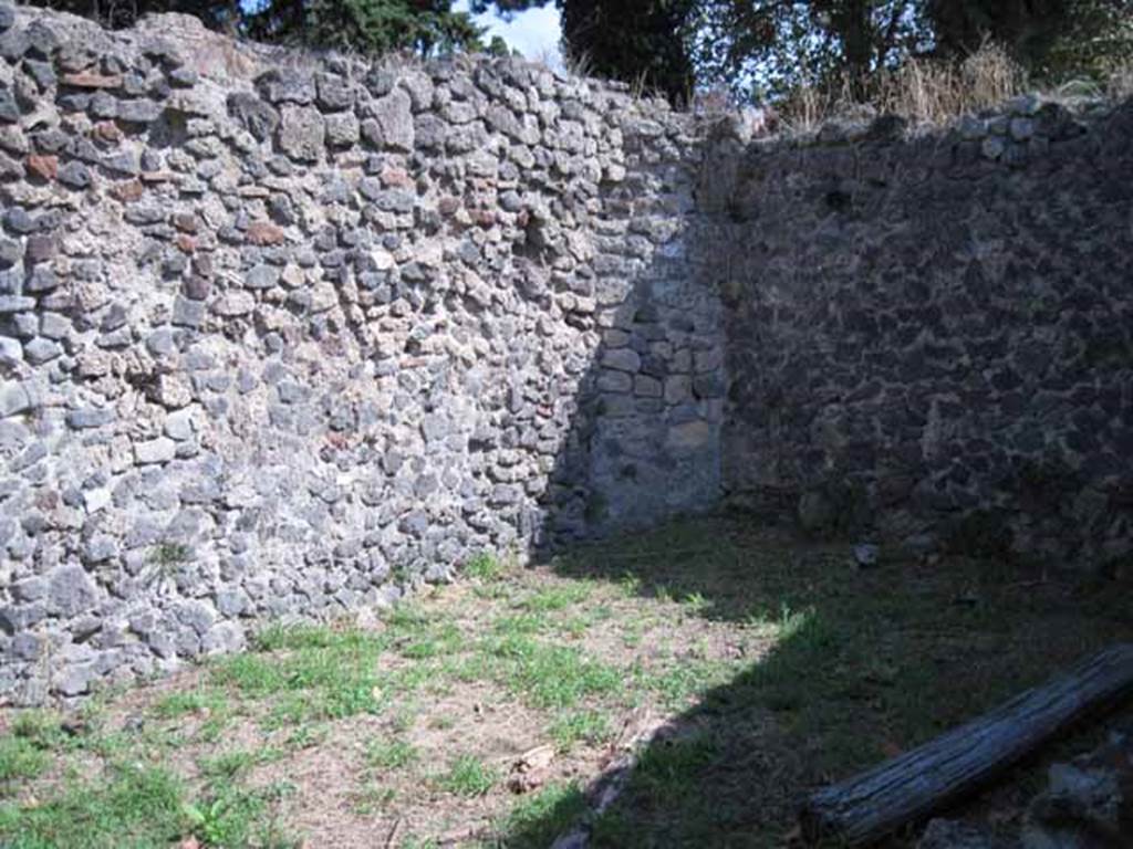 I.1.2 Pompeii. September 2010. South-east corner of large room. Looking south. Photo courtesy of Drew Baker.