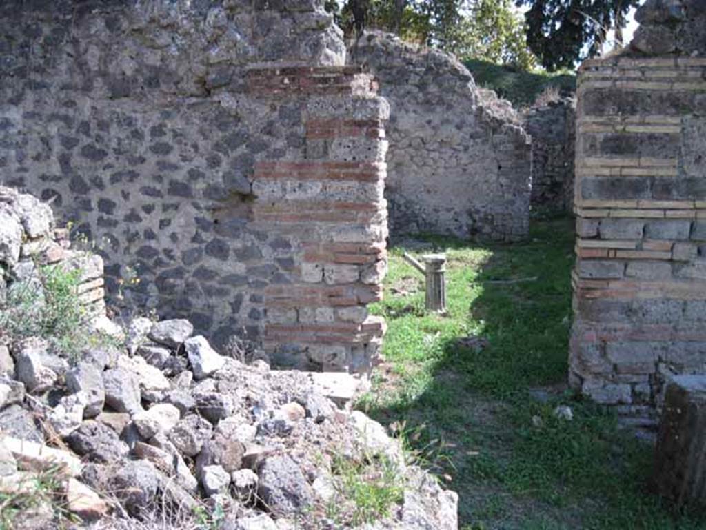 I.1.3 Pompeii. September 2010. Doorway in south wall of yard area, leading to another yard and stable area. Photo courtesy of Drew Baker.
According to Fiorelli, this second yard and stable area would have been covered.  It would also have had a water basin for the animals, two separate rooms, a staircase to the mezzanine and a spacious latrine.
See Pappalardo, U., 2001. La Descrizione di Pompei per Giuseppe Fiorelli (1875). Napoli: Massa Editore. (p.33)