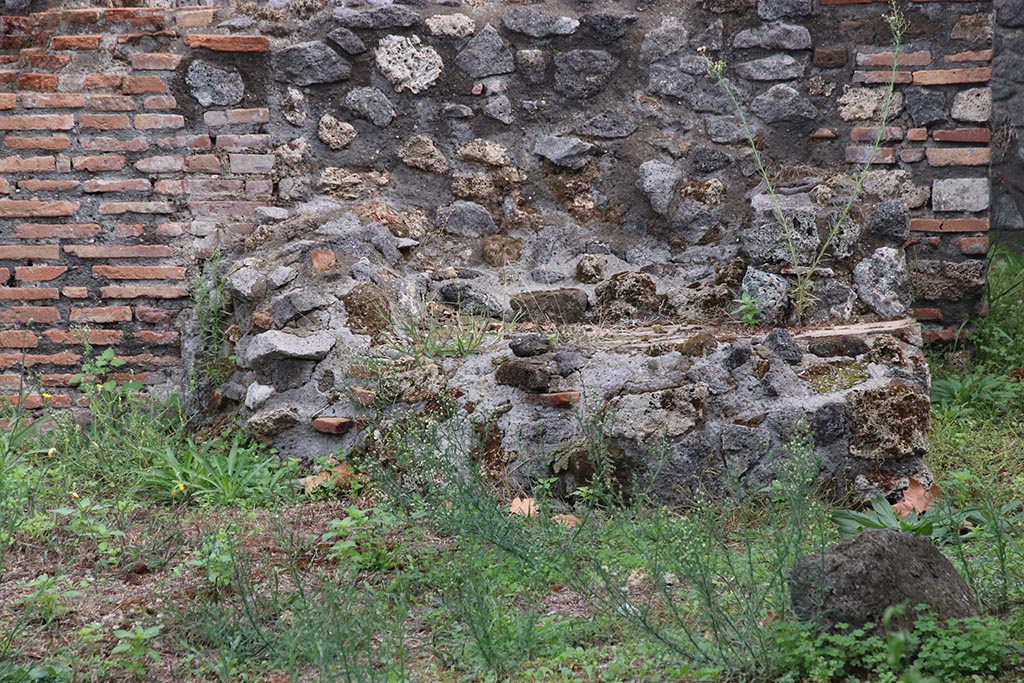 I.1.3 Pompeii, October 2024. 
Looking east to oven on south side of feature/hearth against wall of kitchen “f”. Photo courtesy of Klaus Heese.