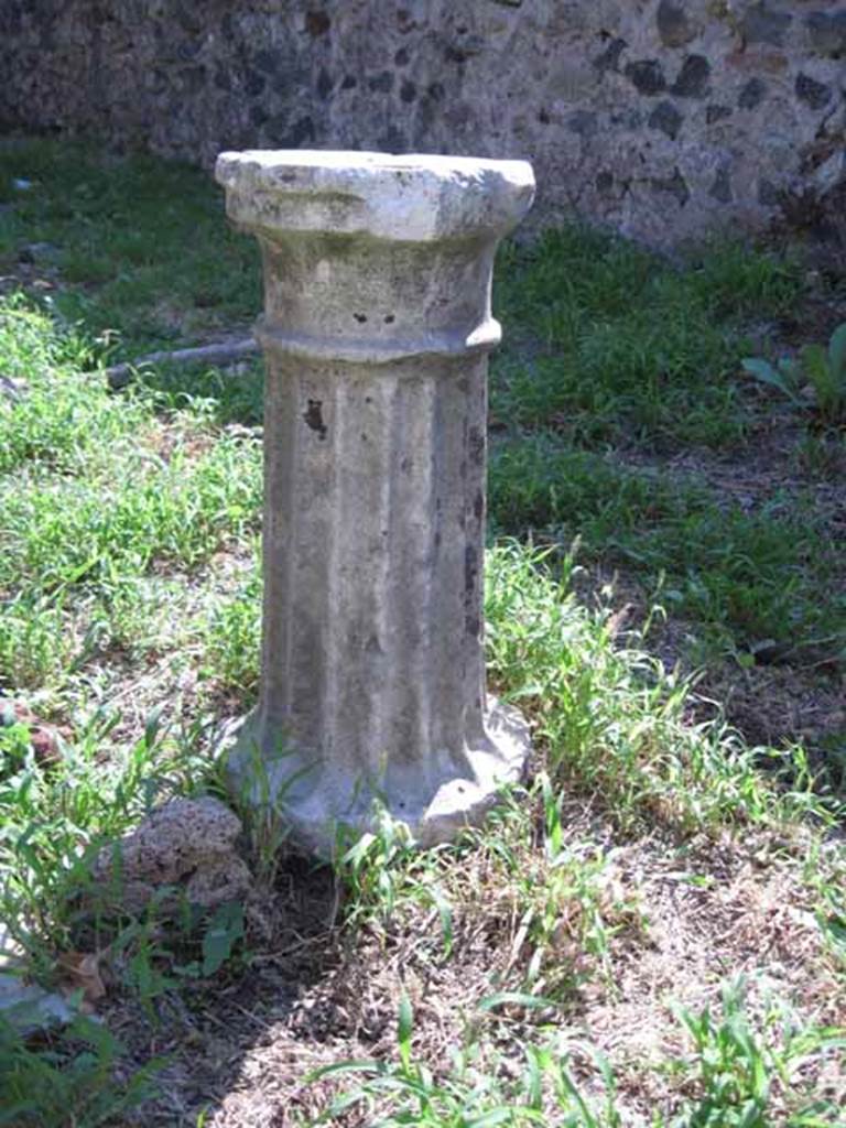 I.1.3 Pompeii. September 2010. Detail of marble leg. Photo courtesy of Drew Baker.