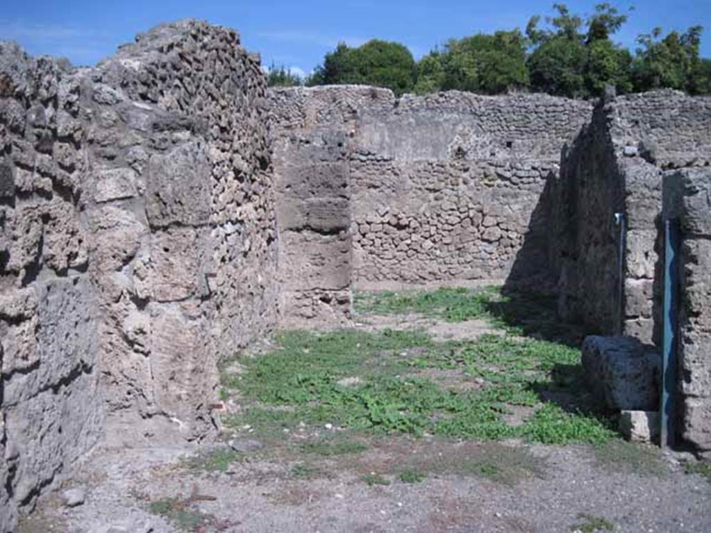 I.1.5 Pompeii. September 2010. Looking east across shop-room towards rear room. Photo courtesy of Drew Baker.