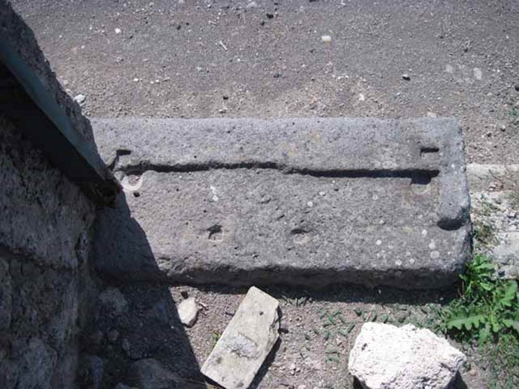 I.1.7 Pompeii. September 2010. Detail of threshold to doorway, looking west onto Via Stabiana. Photo courtesy of Drew Baker.