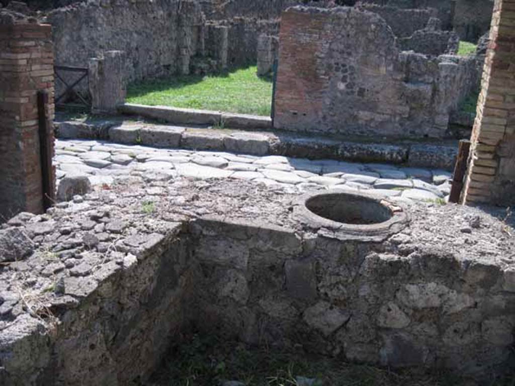 I.1.9 Pompeii. September 2010. Detail front of counter, looking west towards Via Stabiana. Photo courtesy of Drew Baker.