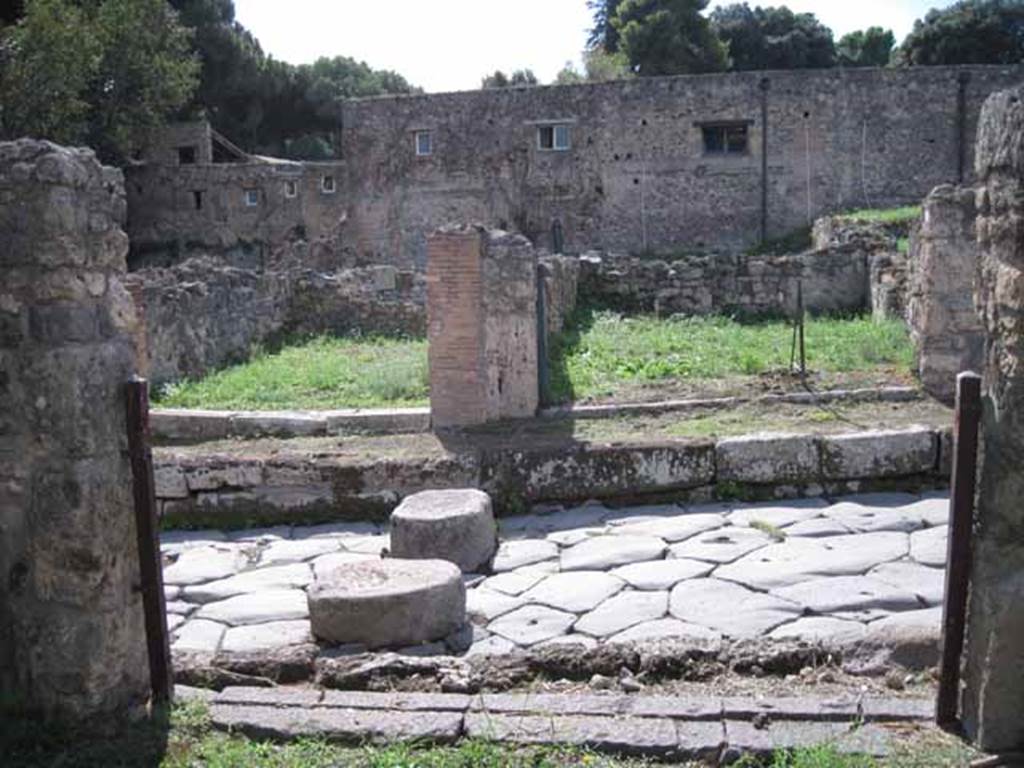 I.2.2 Pompeii. September 2010. Entrance doorway, looking west onto Via Stabiana. Photo courtesy of Drew Baker.