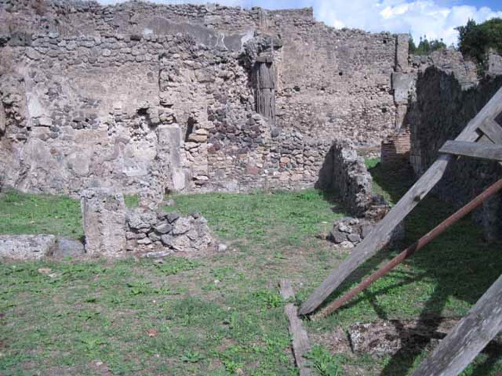 1.2.3 Pompeii. September 2010. Looking east into tablinum, from atrium.
Photo courtesy of Drew Baker.
