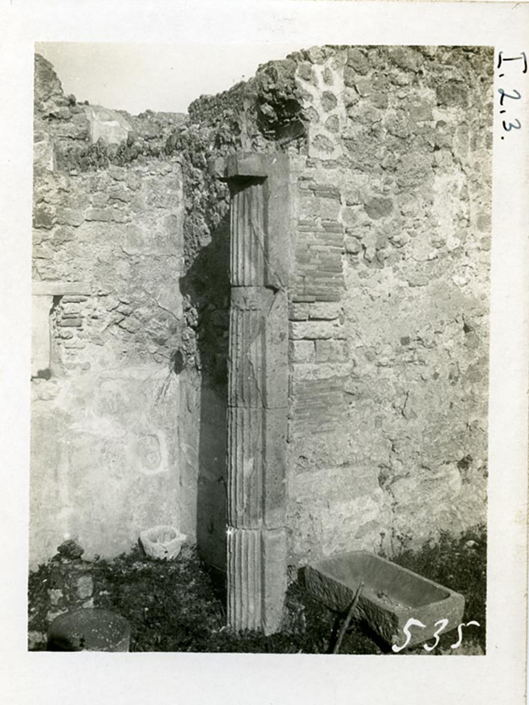 I.2.3 Pompeii. Pre-1937-39. Looking towards the east wall of vestibule and column.
Photo courtesy of American Academy in Rome, Photographic Archive. Warsher collection no. 535