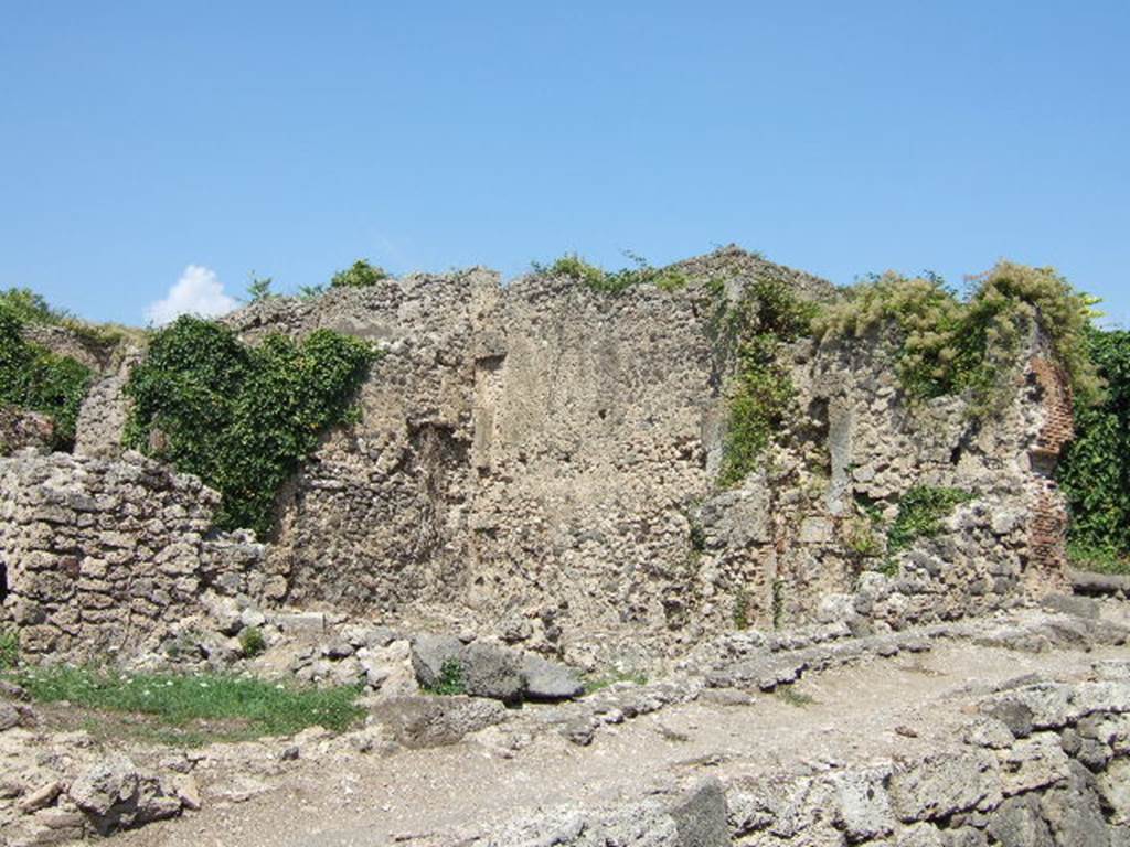 I.2.3 Pompeii. September 2005. Two rooms in the south east corner at the rear of the house.  Taken from side road, Vicolo del Conciapelle