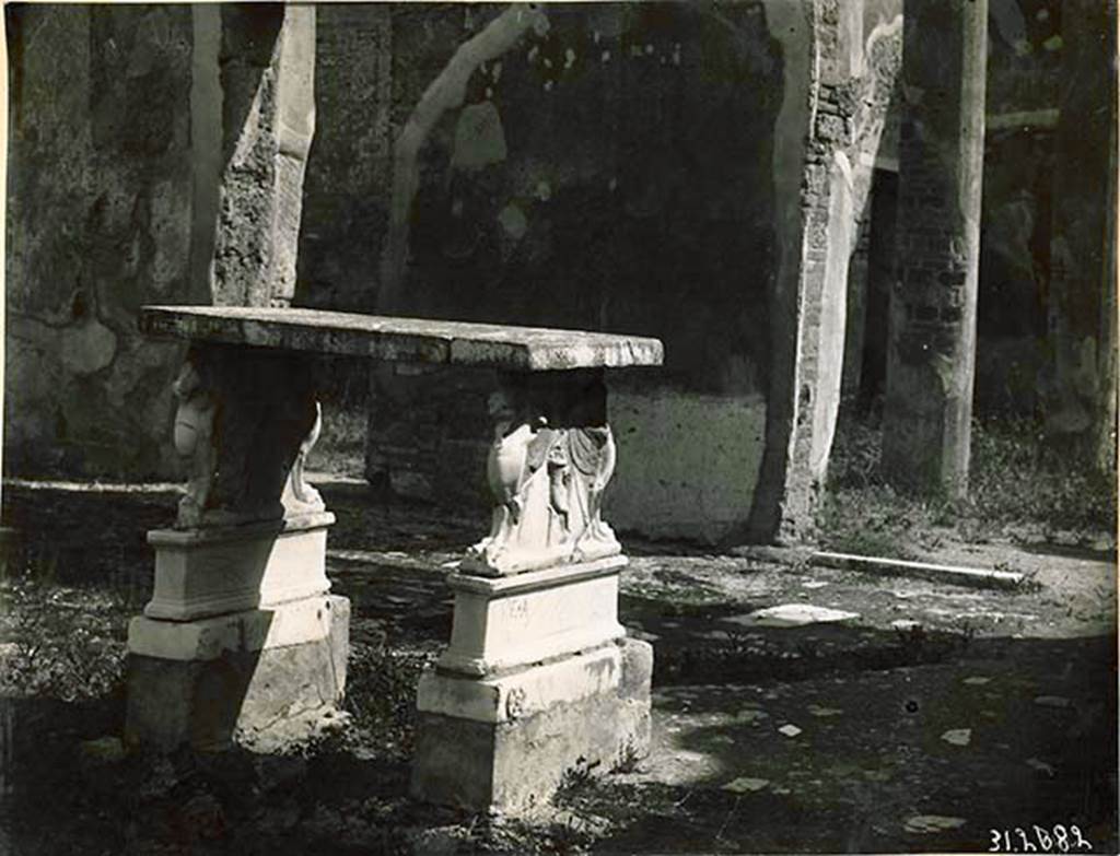 1.2.6 Pompeii. Photo taken 1931. Looking east across atrium towards peristyle.
See Warscher T., 1935. Codex Topographicus Pompeianus: Regio I.2. (no.16a (Negative belonging to DAIR, 1931, 2682), Rome:DAIR, whose copyright it remains.