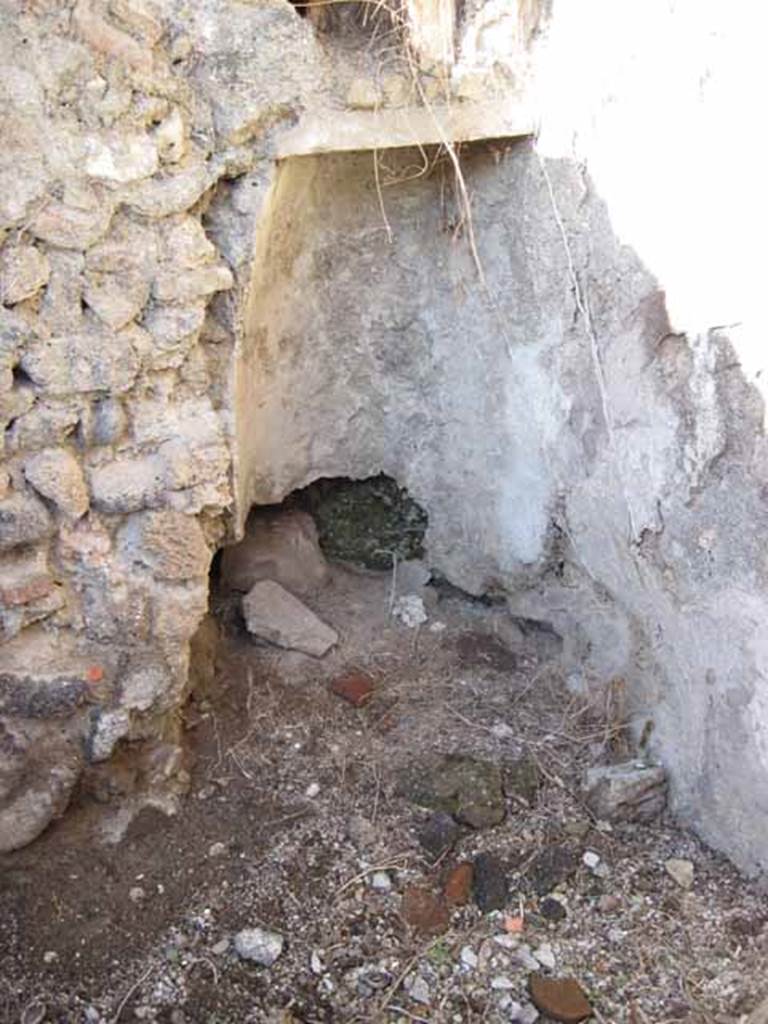 1.2.6 Pompeii. September 2010. Detail of feature (latrine?), in north-east corner. Photo courtesy of Drew Baker