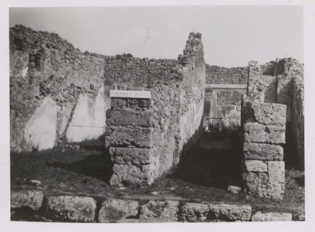 I.2.6 Pompeii. Pre 1942. Entrance doorway on east side of Via Stabiana. 
See Warscher, T. 1942. Catalogo illustrato degli affreschi del Museo Nazionale di Napoli. Sala LXXIX. Vol.1. Rome, Swedish Institute