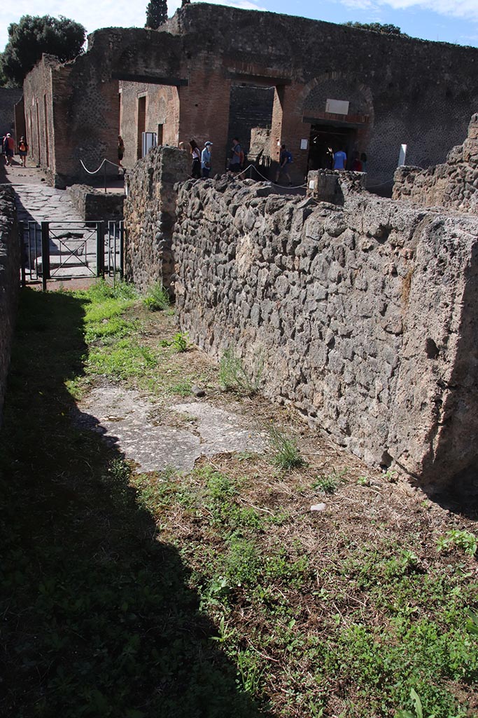 1.2.6 Pompeii. October 2024. 
Looking west along north wall of entrance corridor/fauces. Photo courtesy of Klaus Heese.