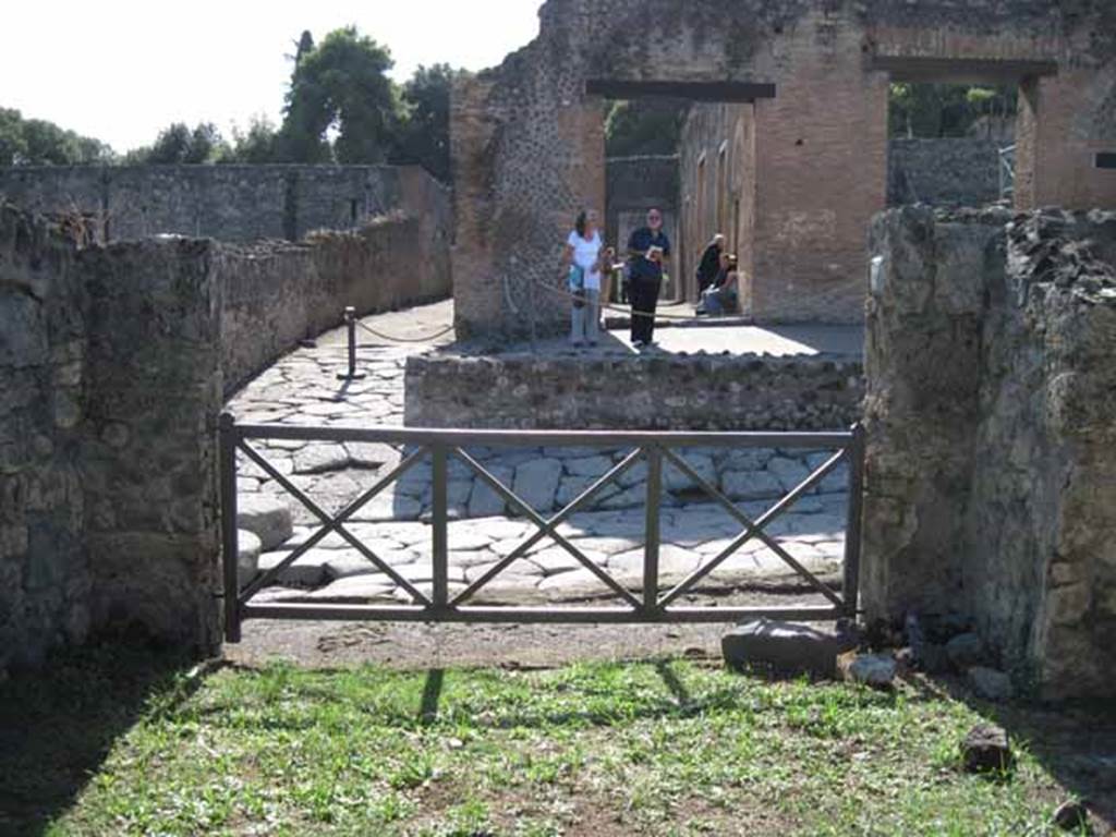 I.2.7 Pompeii. September 2010. Looking west across shop, towards entrance doorway and Via Stabiana.Photo courtesy of Drew Baker.