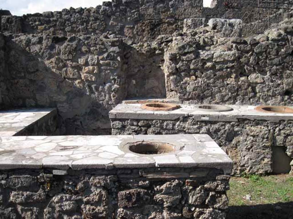 1.2.8 Pompeii. September 2010. Looking north across bar-counters towards north wall with niche. Photo courtesy of Drew Baker.