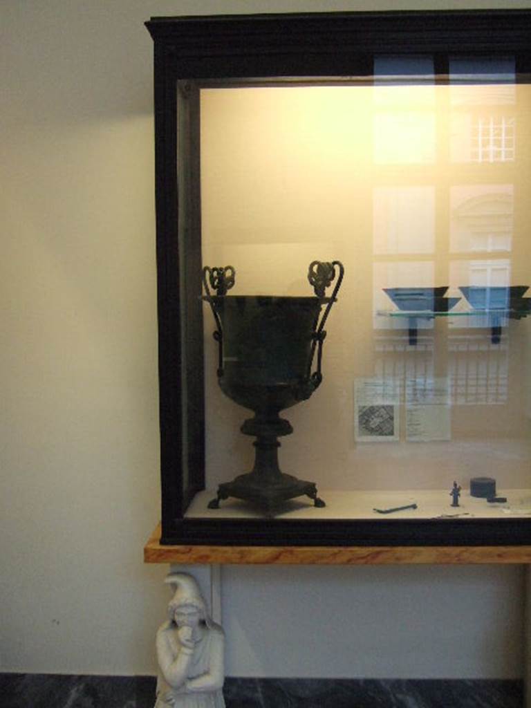 I.2.10 Pompeii. Found in the atrium, krater or large vessel for mixing wine and water.   Now in Naples Archaeological Museum. Inventory number: 109697