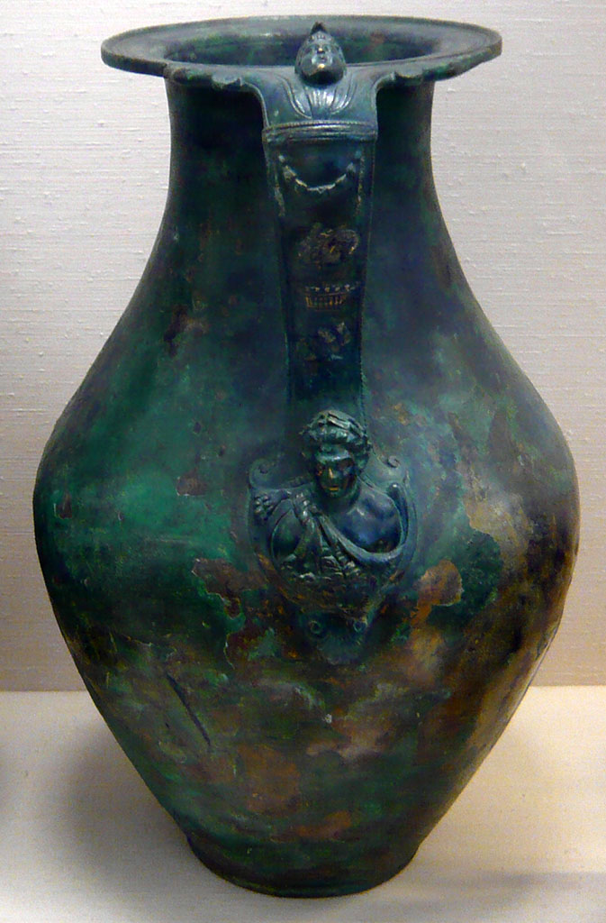 I.2.10 Pompeii. Bronze jug found in atrium. 
Now in Naples Archaeological Museum. Inventory number 109700.