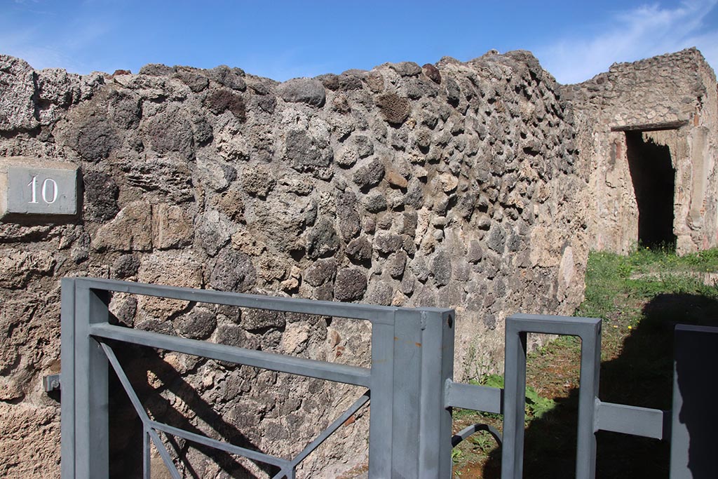 I.2.10 Pompeii. October 2024. Looking east along north wall of entrance corridor/fauces. Photo courtesy of Klaus Heese.