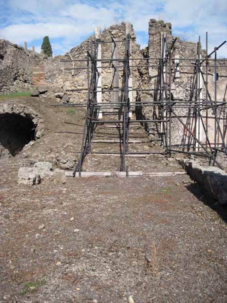 I.2.12 Pompeii. September 2010. Looking from entrance towards eastern (rear) end of property. Photo courtesy of Drew Baker.