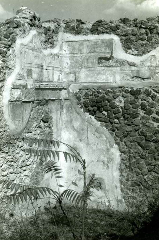 I.2.16 Pompeii. 1968. House, 2nd room, left of garden, NE corners.  Photo courtesy of Anne Laidlaw.
American Academy in Rome, Photographic Archive. Laidlaw collection _P_68_5_4.