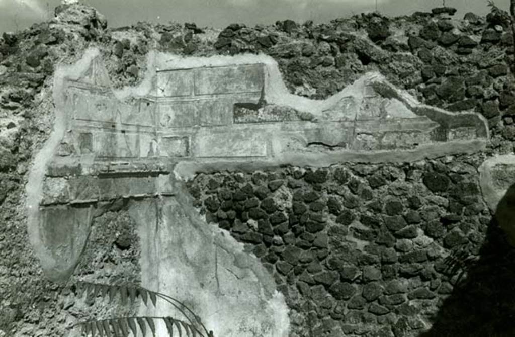 I.2.16 Pompeii. 1968. House, 2nd room, left of garden, NE corners, overall.  Photo courtesy of Anne Laidlaw.
American Academy in Rome, Photographic Archive. Laidlaw collection _P_68_5_5.