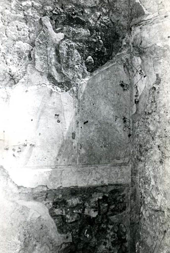 I.2.16 Pompeii. 1965. House, second room, left of garden, SE corners, overall view.  
Photo courtesy of Anne Laidlaw.
American Academy in Rome, Photographic Archive. Laidlaw collection _P_65_2_22.