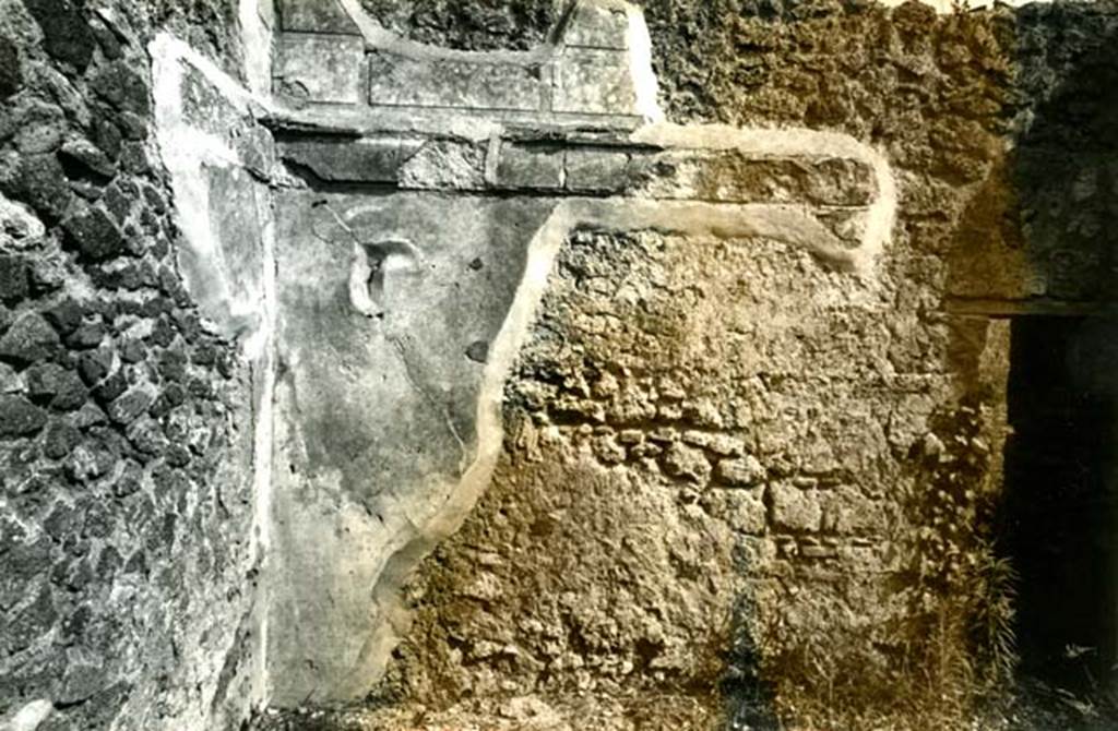 I.2.16 Pompeii. 1969.  House, cubiculum g, right S wall.  Photo courtesy of Anne Laidlaw.
American Academy in Rome, Photographic Archive. Laidlaw collection _P_69_10_33A.