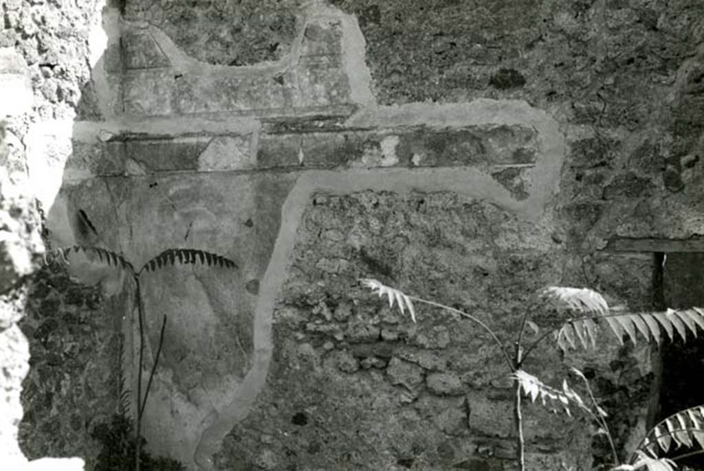 I.2.16 Pompeii. 1968. House, 2nd room, left of garden, right side wall, overall.  
Photo courtesy of Anne Laidlaw.
American Academy in Rome, Photographic Archive. Laidlaw collection _P_68_5_6.