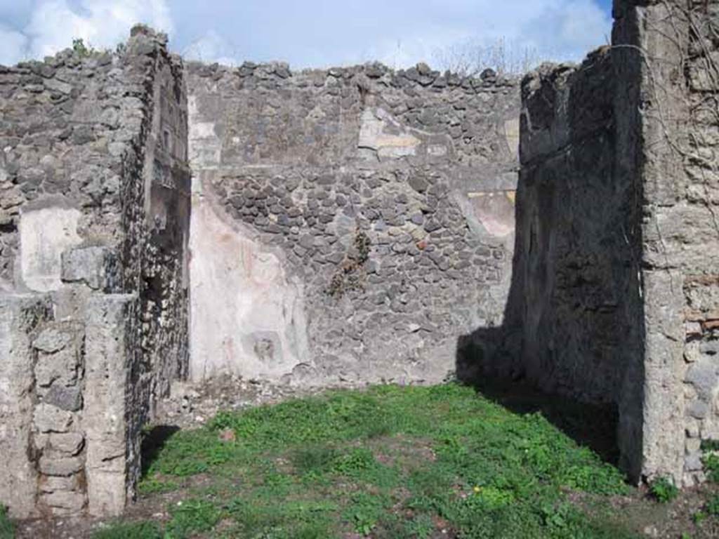 1.2.16 Pompeii. September 2010. Doorway to room 4, oecus, looking east. 
Photo courtesy of Drew Baker.
