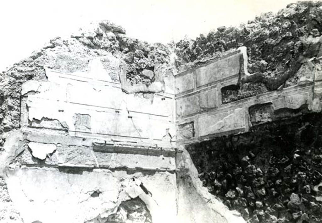 I.2.16 Pompeii. 1965. House, cubiculum g, described as SE corner, overall view, (but should read NE corner) .  Photo courtesy of Anne Laidlaw.
American Academy in Rome, Photographic Archive. Laidlaw collection _P_65_2_23 AAR.