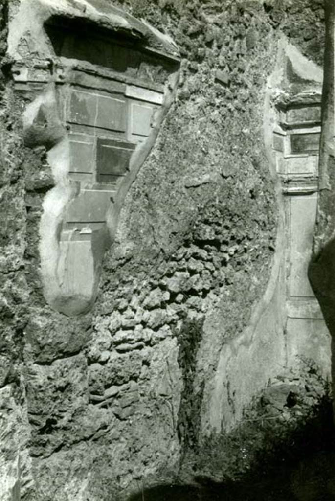 I.2.16 Pompeii. 1968. House, cubiculum g, left N wall, overall view.  Photo courtesy of Anne Laidlaw.
American Academy in Rome, Photographic Archive. Laidlaw collection _P_68_5_1.
