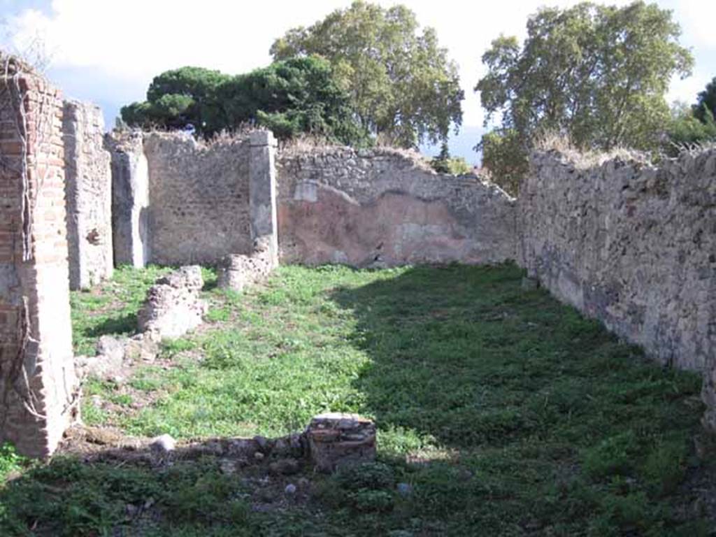 1.2.16 Pompeii. September 2010. Looking south across garden area from north portico. Photo courtesy of Drew Baker.