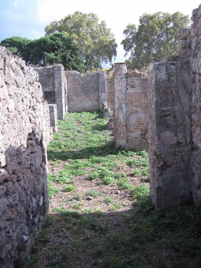 1.2.16 Pompeii. September 2010. Looking south along entrance corridor.
Photo courtesy of Drew Baker.