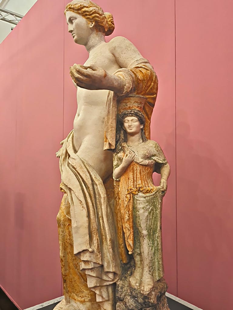 I.2.17 Pompeii. October 2023. 
Statuette of Venus from Room 13, east wall, found in March 1873. 
Now in Naples Archaeological Museum. Inventory number 109608.
On display in “L’altro MANN” exhibition, October 2023. Photo courtesy of Giuseppe Ciaramella.