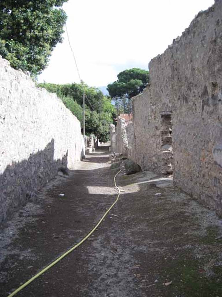 I.2.19 Pompeii. September 2010. Looking south along Vicolo del Citarista, with entrance doorway on the right. Photo courtesy of Drew Baker.