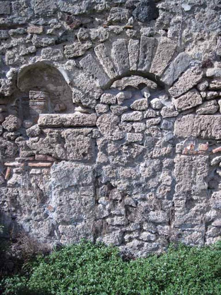 I.2.20 Pompeii. September 2010. Detail of blocked arch doorway and niche in north wall. Photo courtesy of Drew Baker.