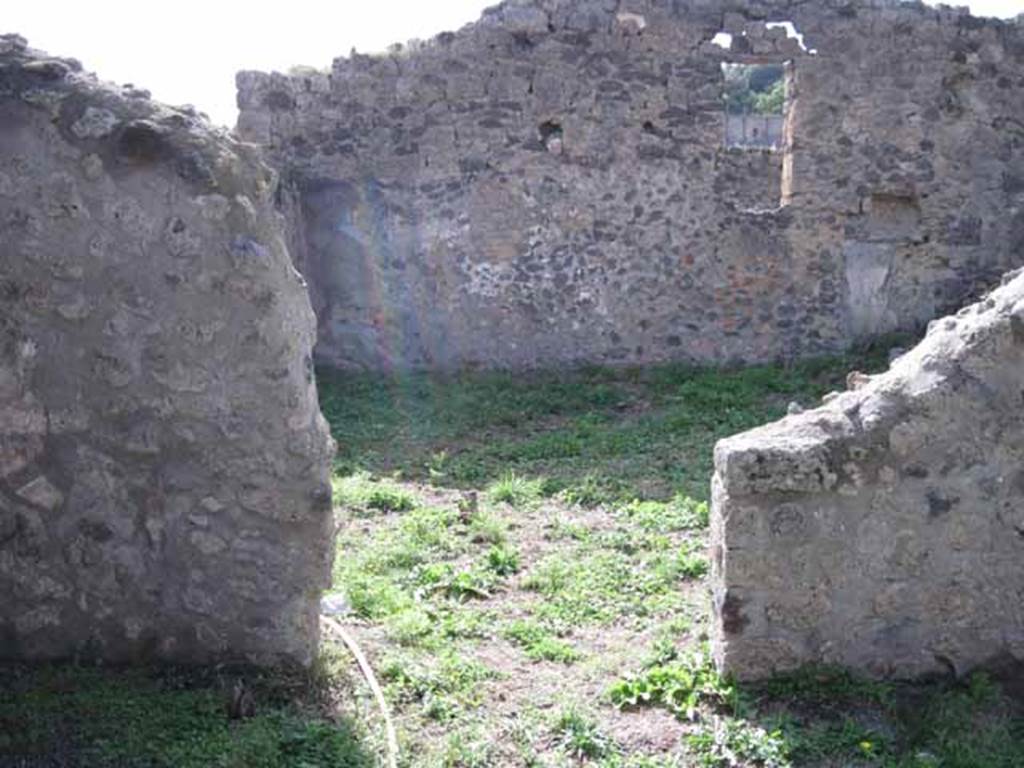 I.2.22 Pompeii. September 2010. Doorway from room 1, looking west into garden area, room 5. Photo courtesy of Drew Baker.