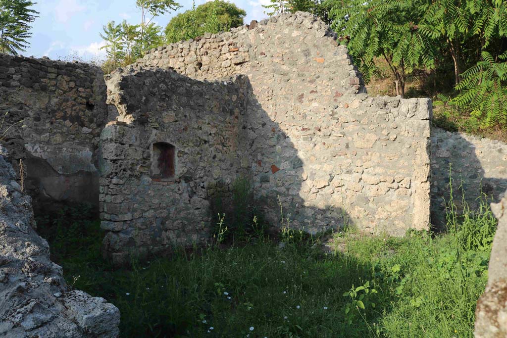 I.2.22 Pompeii. September 2018. 
Room 1, looking towards north-east corner with entrance doorway, on right. Photo courtesy of Aude Durand.